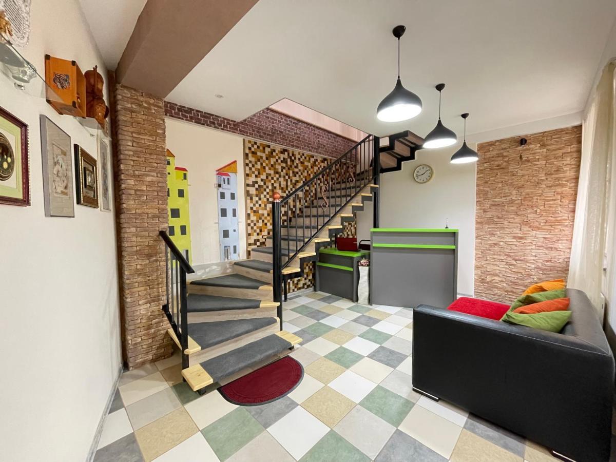 Hotel Tradicia Tbilisi Esterno foto