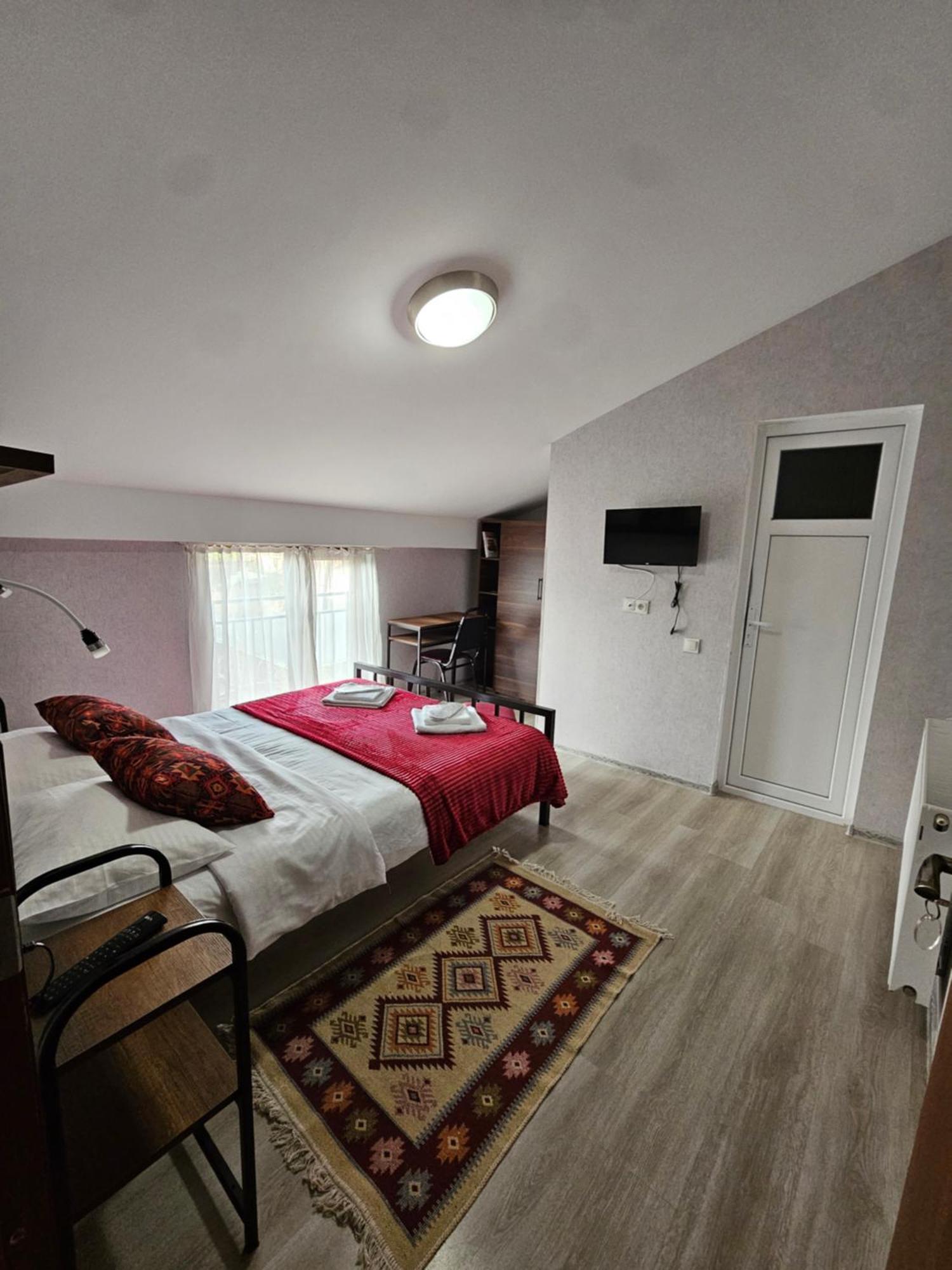 Hotel Tradicia Tbilisi Esterno foto